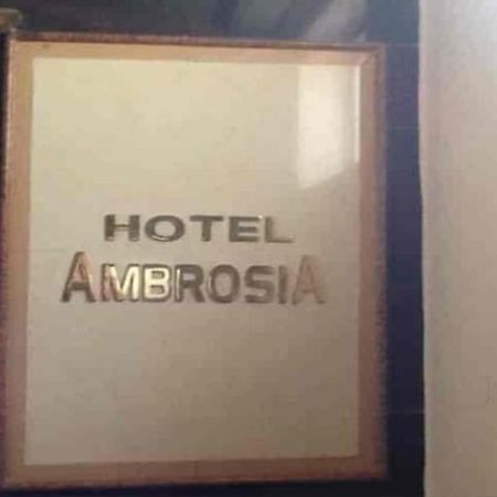 Hotel Ambrosia Kalyān Eksteriør billede