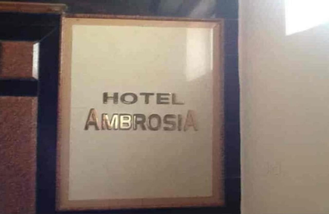 Hotel Ambrosia Kalyān Eksteriør billede